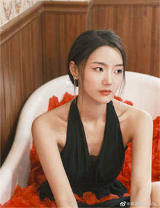 《动漫美女被褥图》