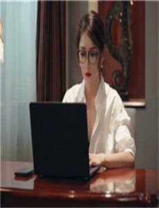 《打屁屁美女》
