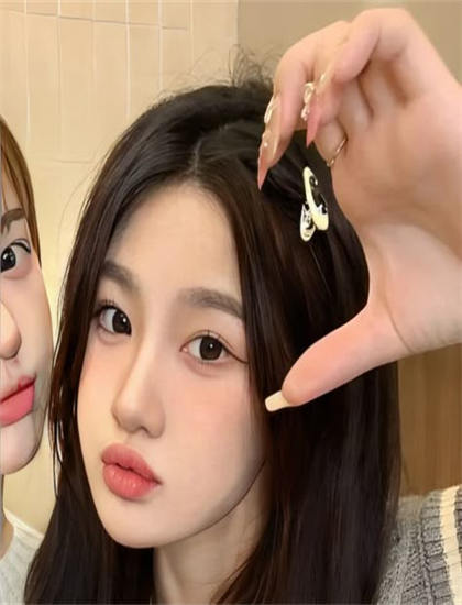 《天鹅湖之恋》叙事手法解析精彩绝伦的：时间线安排与视角切换技巧探讨